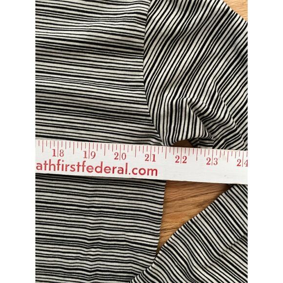 Athleta Stratus striped Top T shirt Womens M Long sleeve activewear scoop neck - Picture 6 of 8